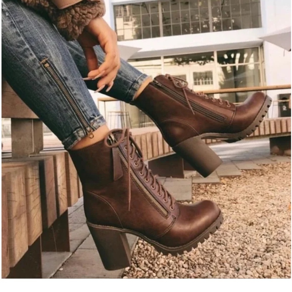 oda Women's Malia Faux Leather Lace Up Chunky Ankle Boot,Brown
